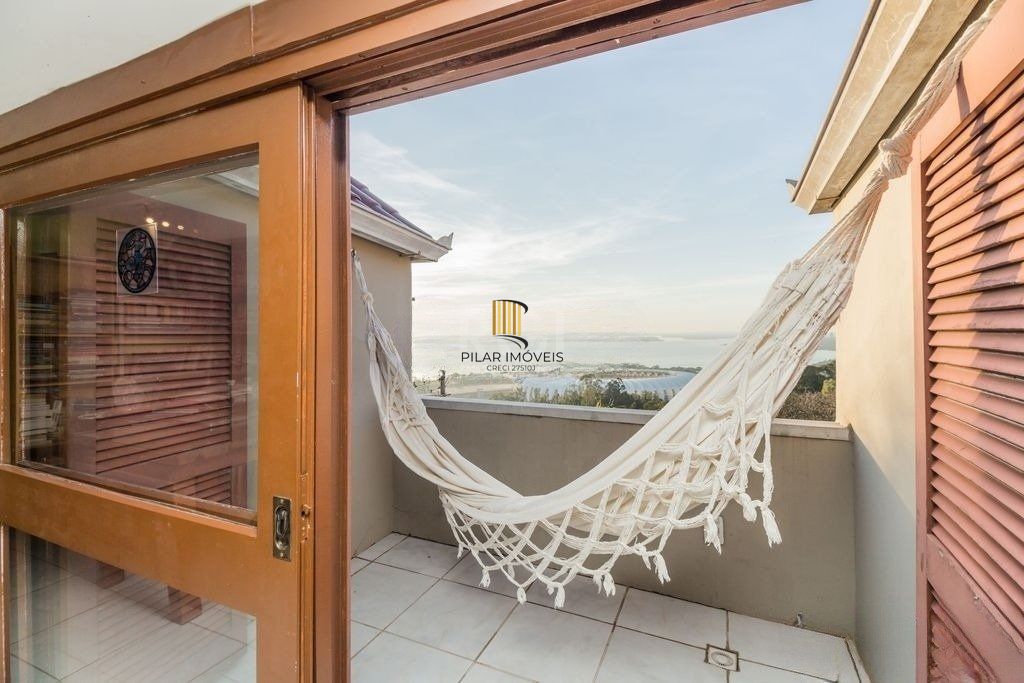 Excelente casa de 466m² com 03 suítes e 4 vagas de garagem.