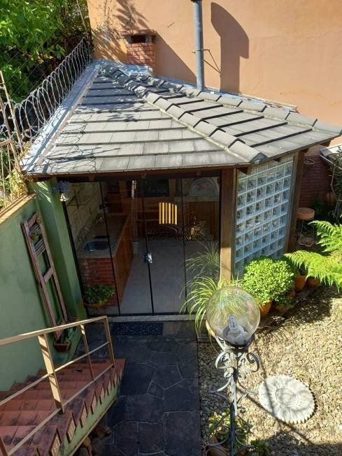 Casa de 168m² - 3 dormitórios, 3 vagas no bairro Nonoai