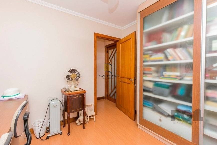 Casa de 380m² - 4 dormitórios, 2 suítes, 4 vagas no bairro Bom Jesus
