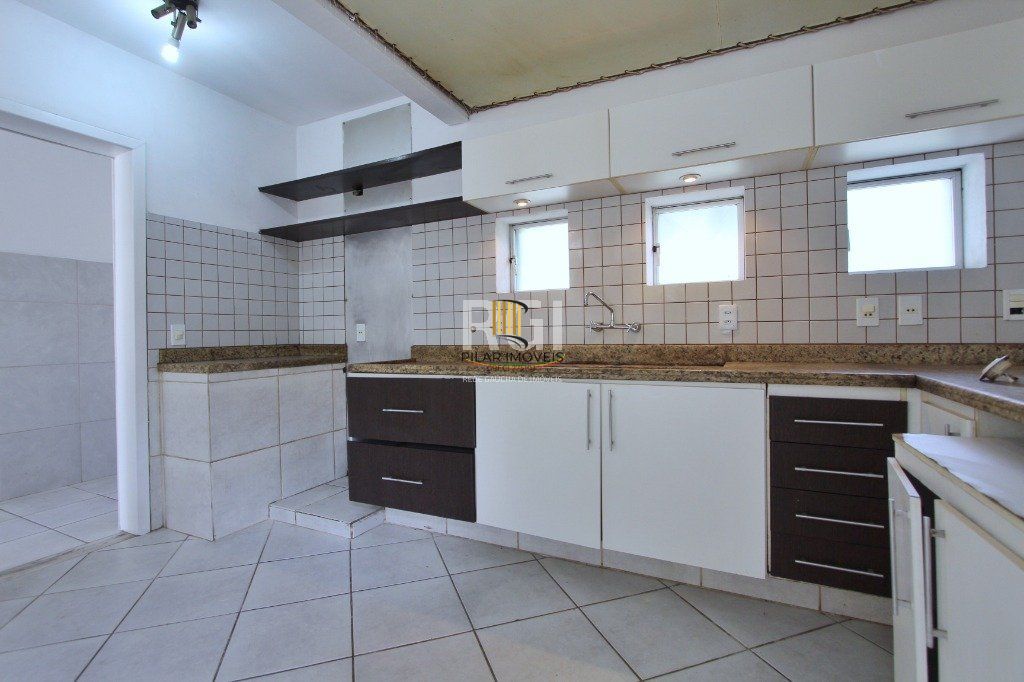 Casa para Venda - 199.68m², 3 dormitórios, sendo 1 suites, 4 vagas - Cristal