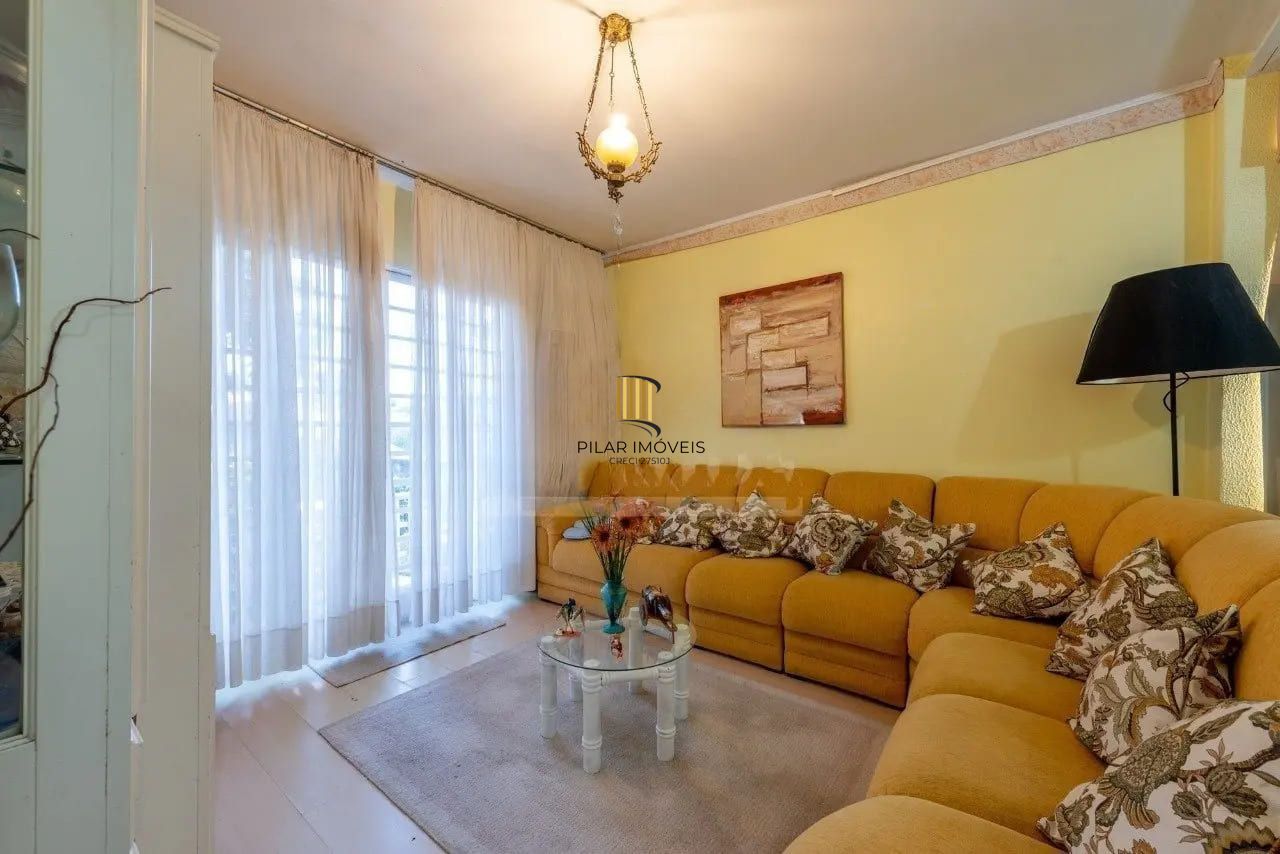 Casa de 3 dormitórios com 206m² à venda no Bairro Santa Tereza.