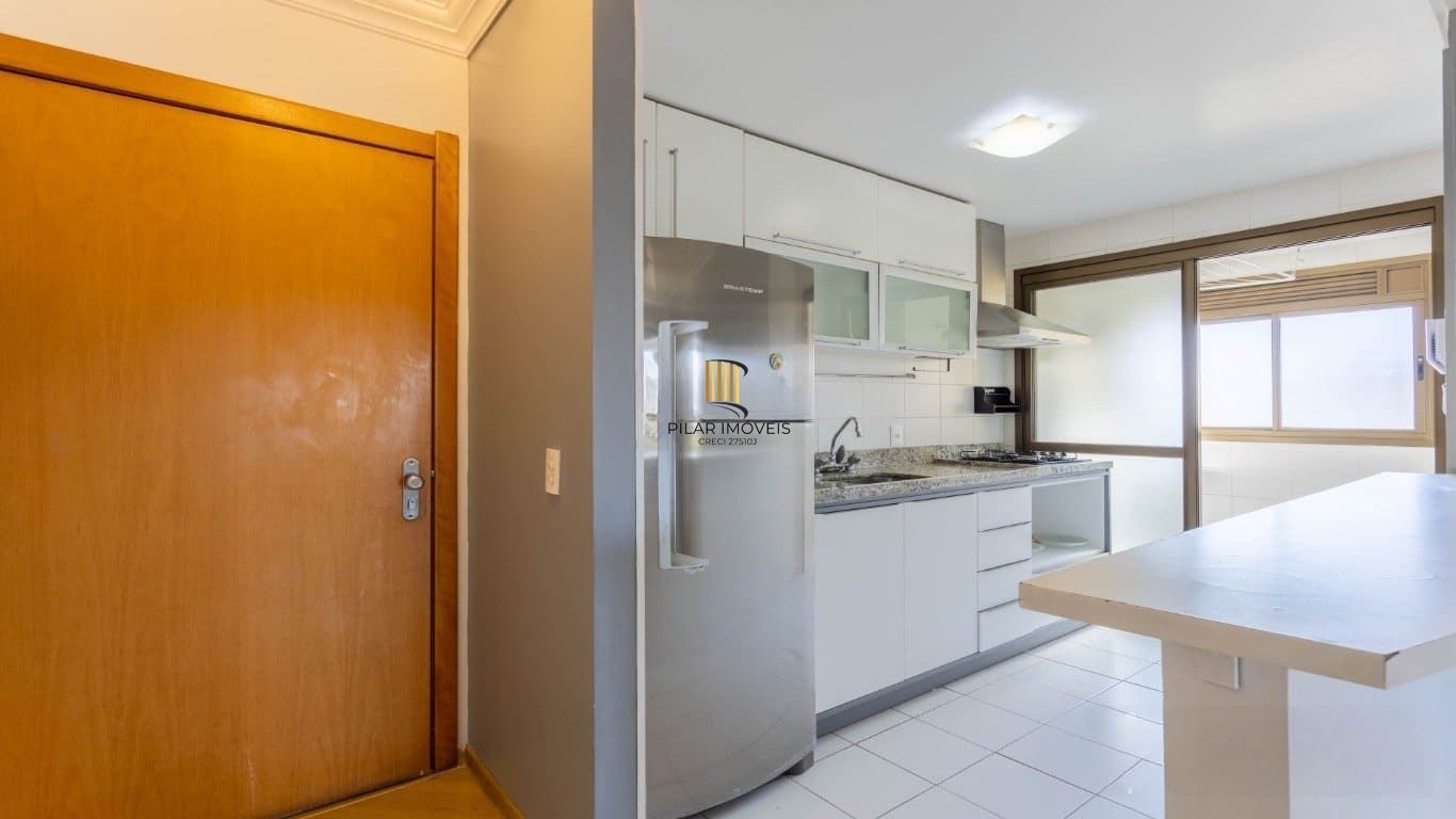 Apartamento de 2 dormitorios à venda em Passo da Areia, Porto Alegre.