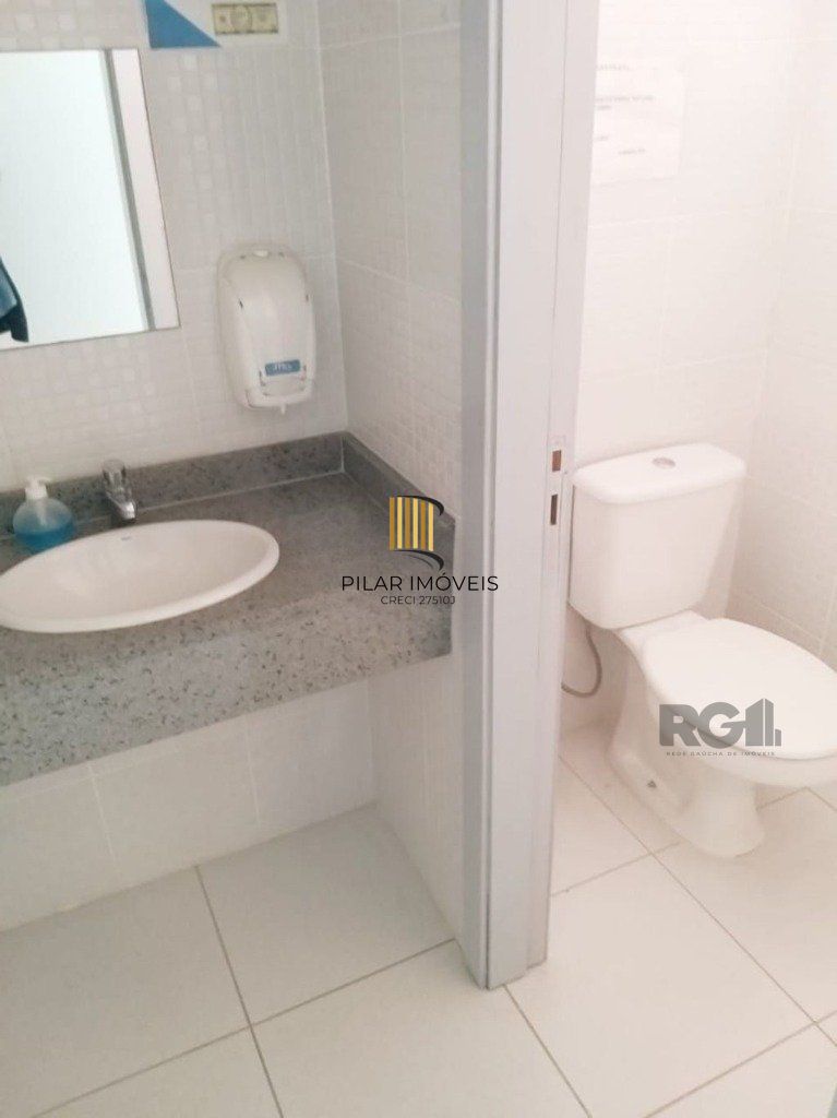 Casa comercial com 12 dormitórios no bairro Teresópolis