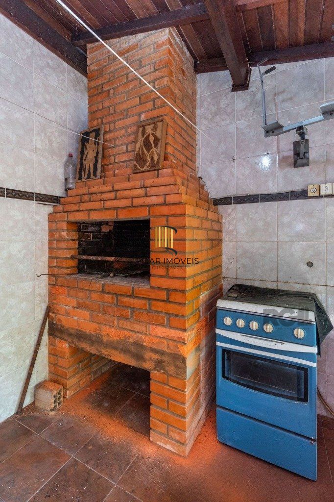 Casa de 4 dormitórios no bairro Camaquã