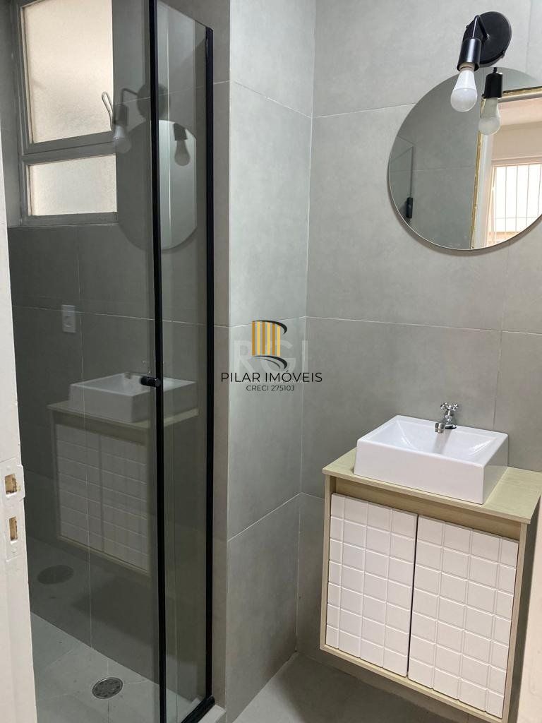 Apartamento térreo - 1 suíte, pátio e lavabo no bairro Petrópolis