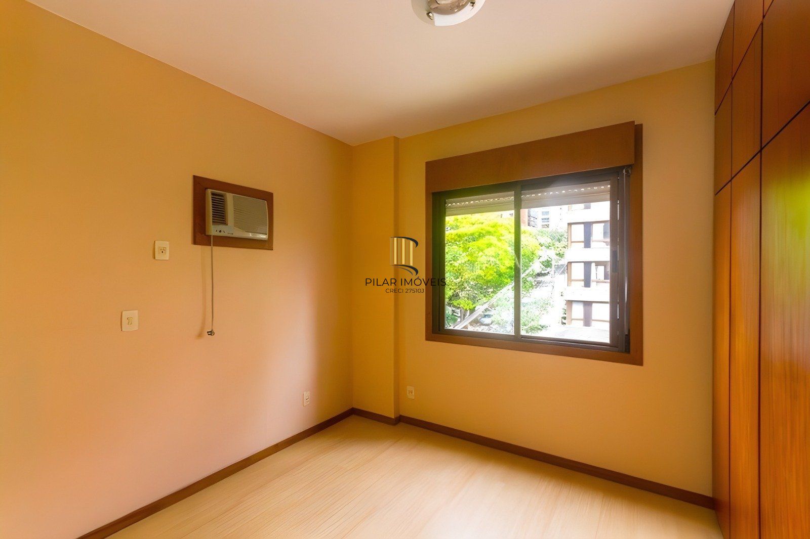Apartamento de 2 dormitórios á venda no Bairro Mont Serrat, Porto Alegre.