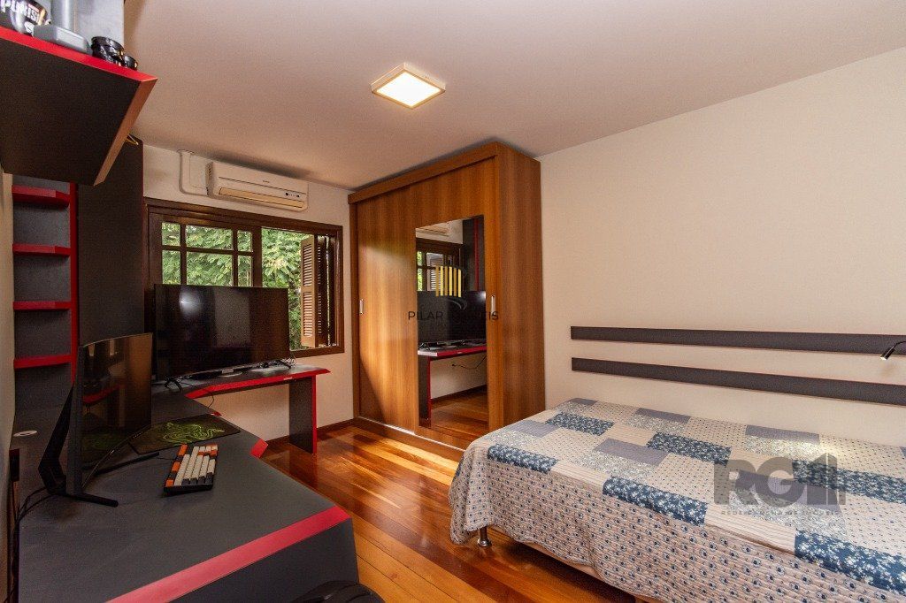 Casa de 484m², 4 dormitórios, 8 vagas no bairro Chácara das Pedras!