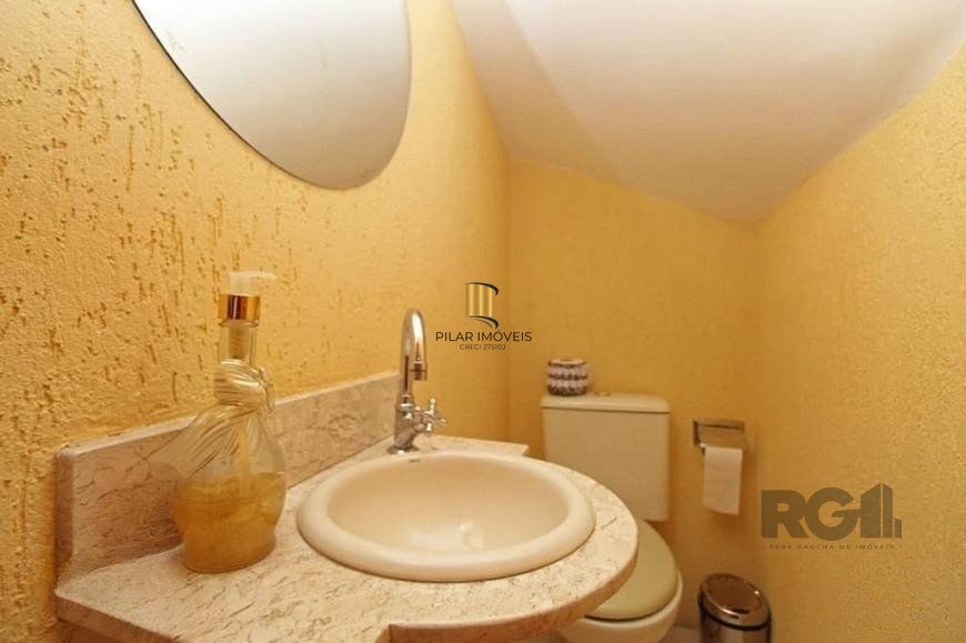 Ampla casa de 175 m² com 3 dormitórios e 3 vagas de garagem