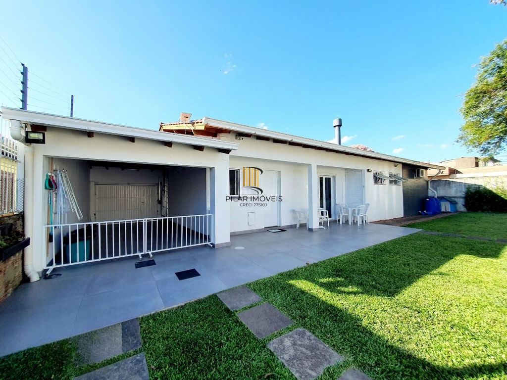 Casa de  3 dormsitorios no Bairro Camaquã - Porto Alegre
