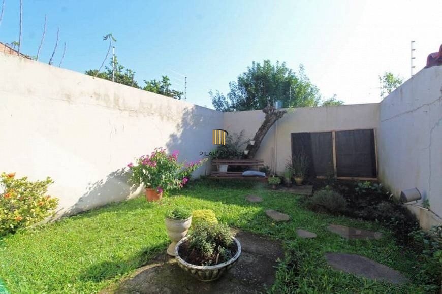 Ampla casa de 175 m² com 3 dormitórios e 3 vagas de garagem