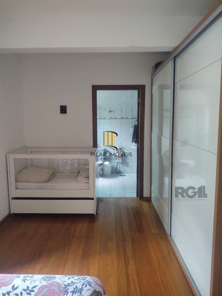Casa de 2 dormitórios no bairro Passo das Pedras