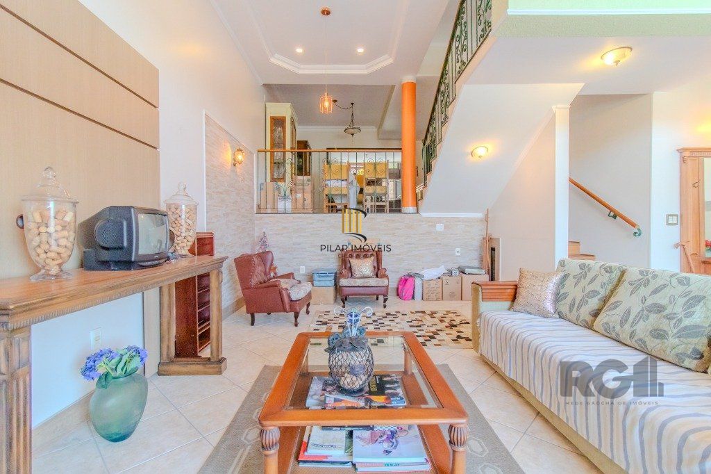 Linda casa de 04 dormitórios com vista livre no Bairro Teresópolis