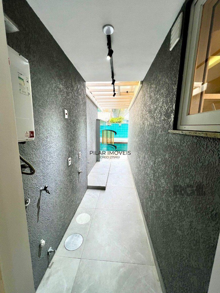 Casa 2 dormitórios no bairro Hípica