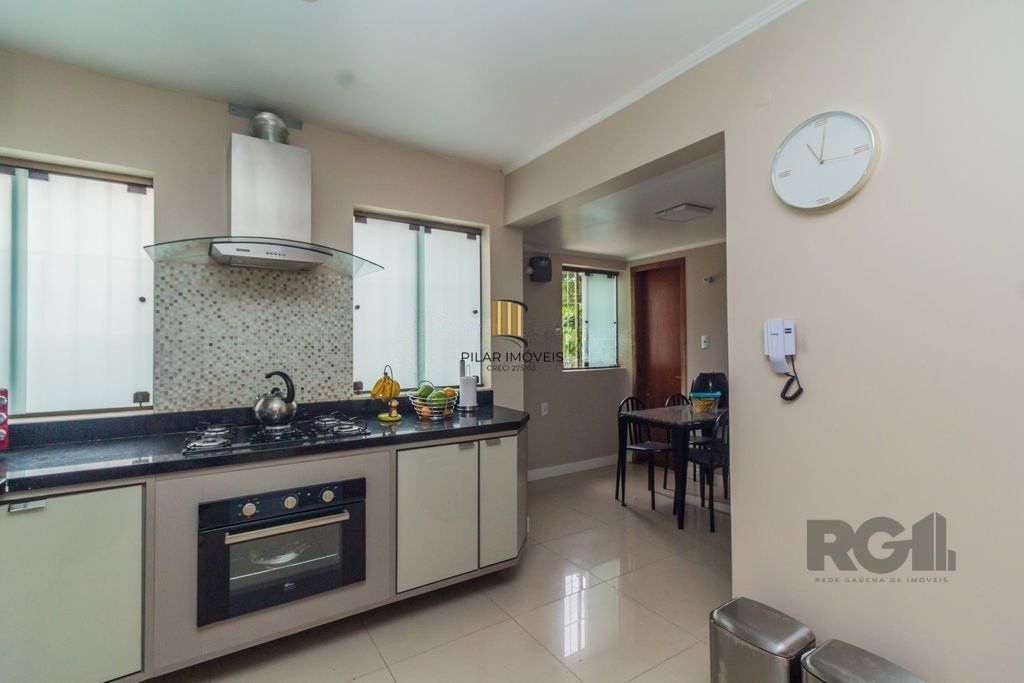 Casa com 3 dormitórios no bairro Nonoai