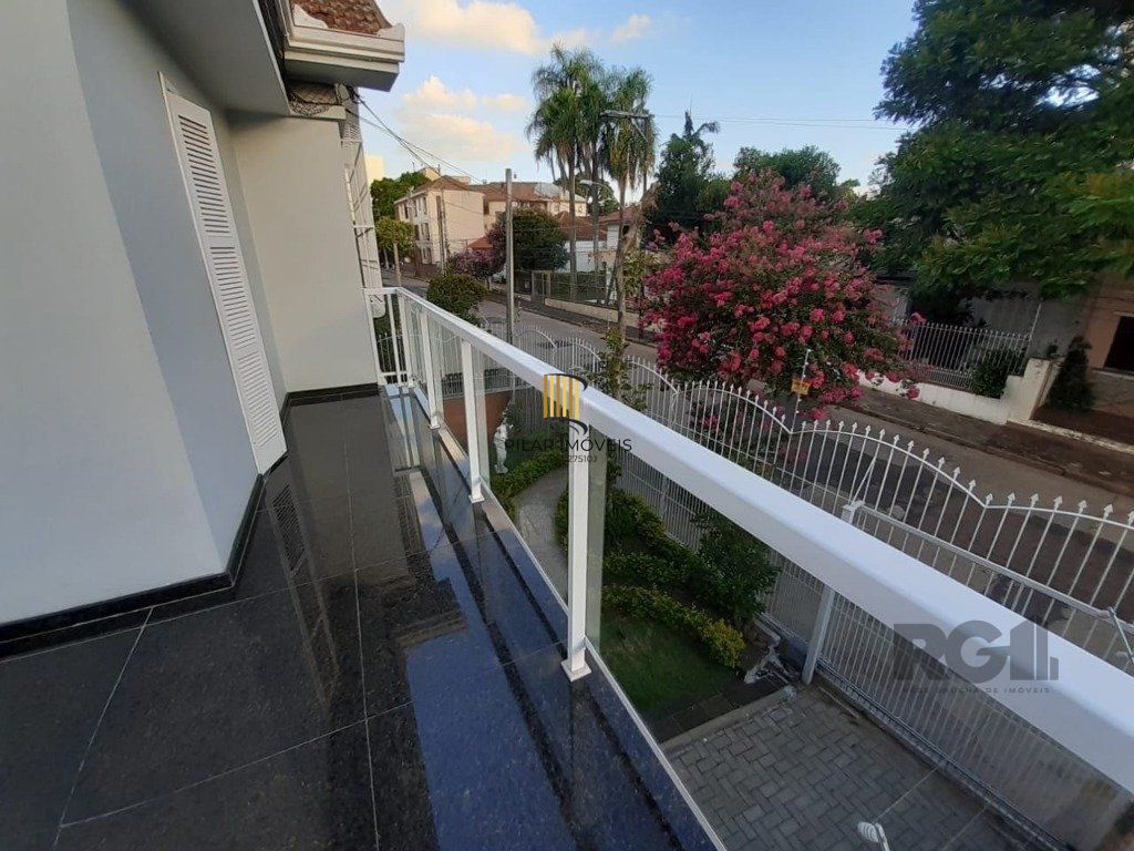 Excelente casa de 251m² com 4 dormitórios.