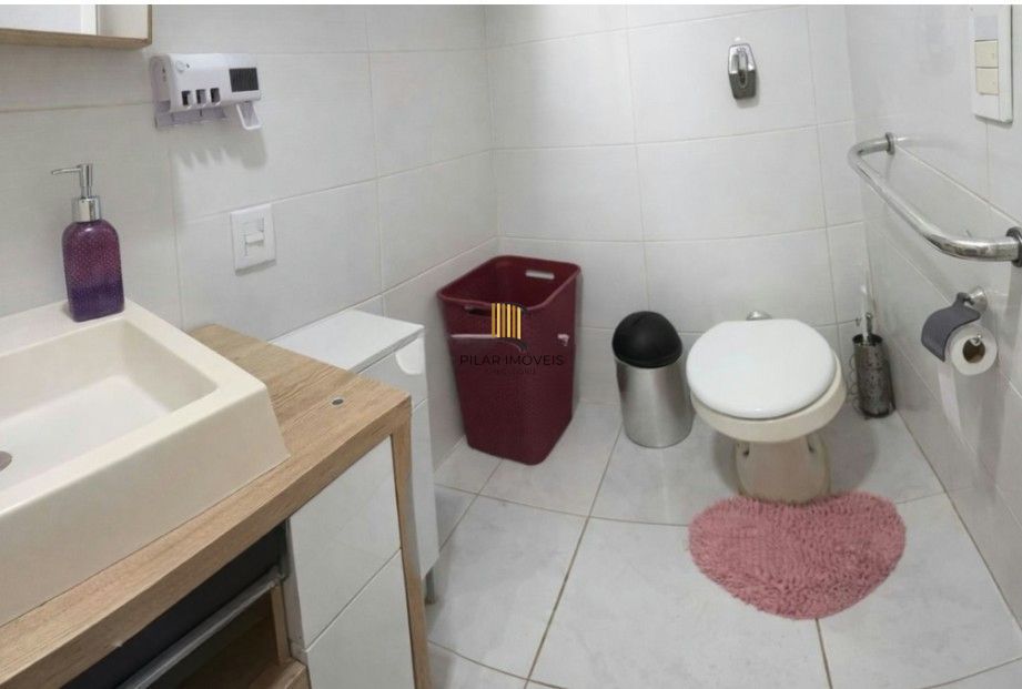 Casa com 3 dormitórios e edícula nos fundos no bairro Nonoai.