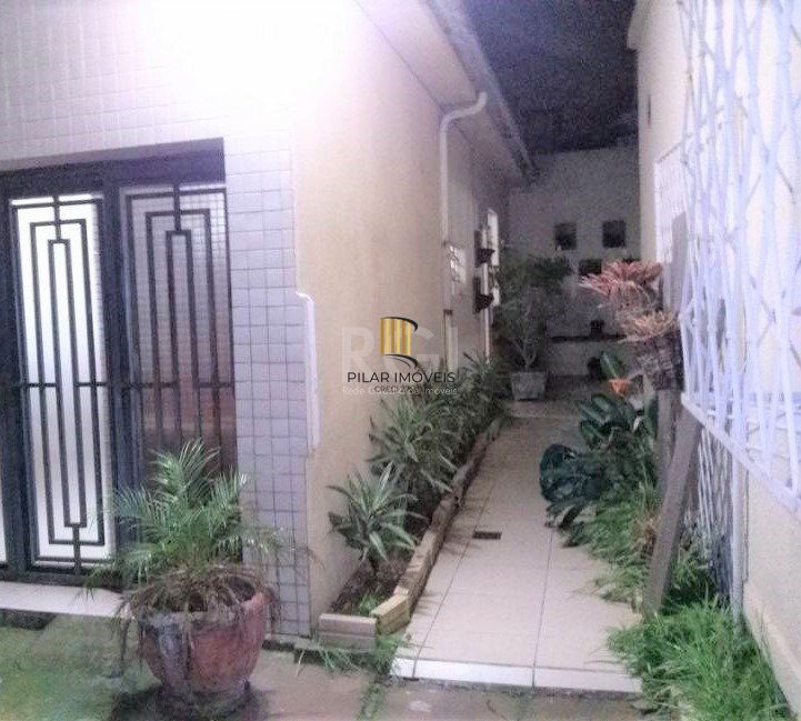 Casa para Venda - 159m², 3 dormitórios, 3 vagas - Menino Deus