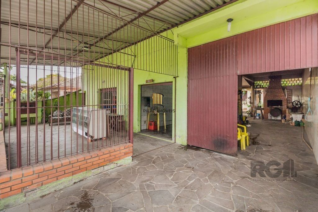 Casa 6 dormitórios no bairro Jardim Floresta
