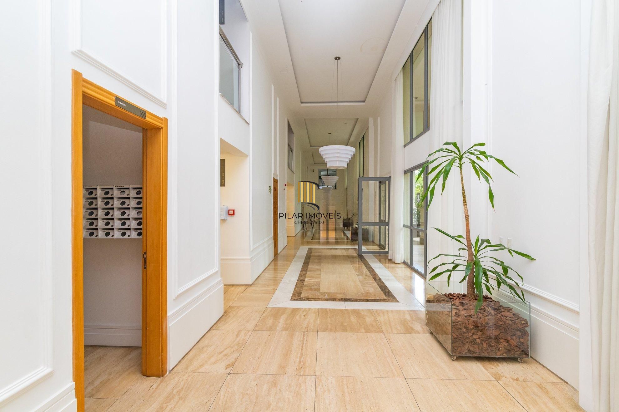 Apartamento de 1 dormitório á venda em Três Figueiras, Porto Alegre.