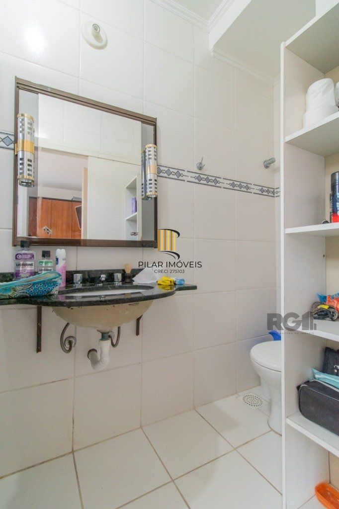 Casa em condoínio com 3 dormitorios, 2 suítes e  duas vagas de garaem no  bairroTeresópolis