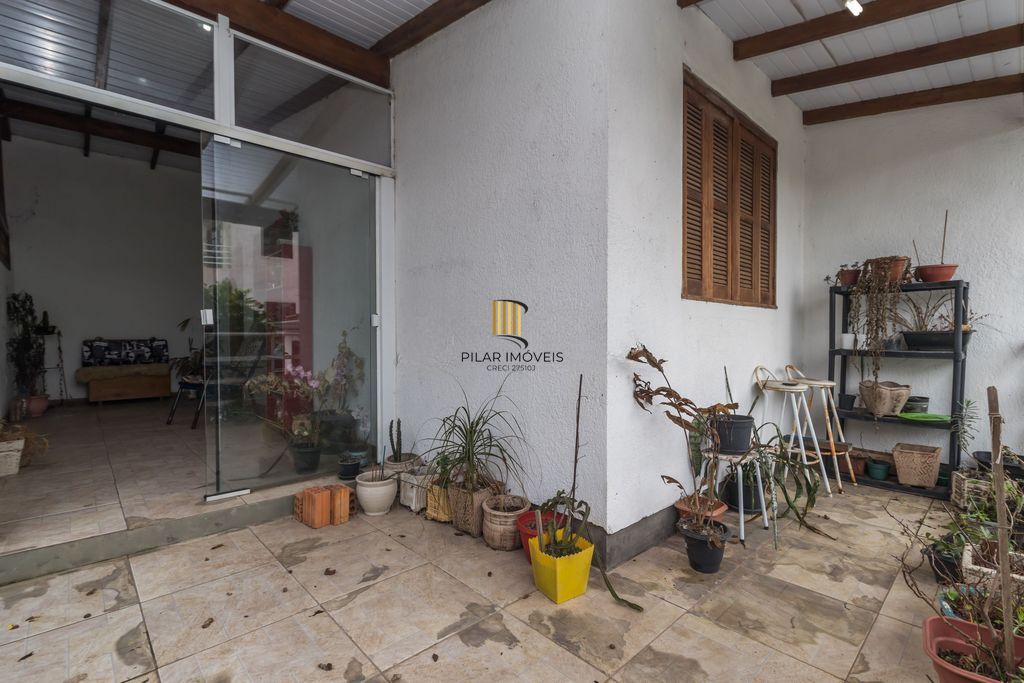 Casa de 6 dormitórios à venda Bairro Vila Nova - Porto Alegre