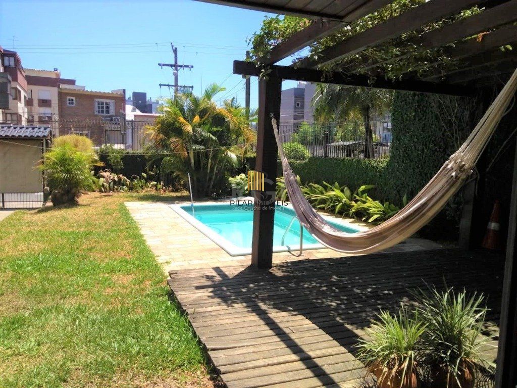 Casa para Venda - 219m², 3 dormitórios, sendo 1 suites, 4 vagas - Menino Deus