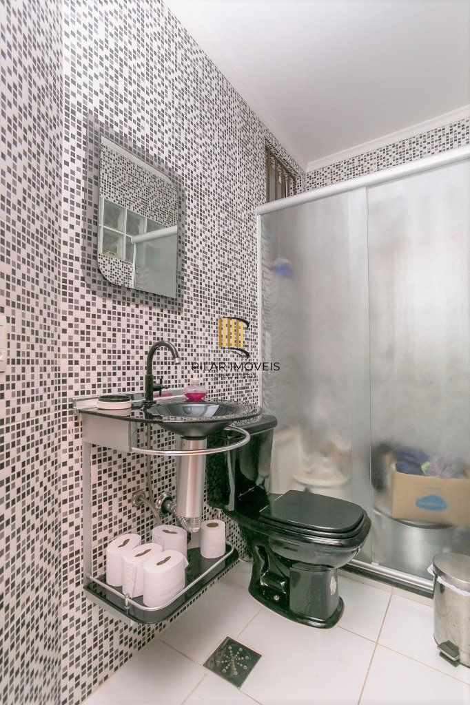 Casa para Venda - 279m², 3 dormitórios, sendo 1 suites, 4 vagas - Teresópolis