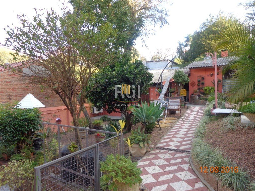 Casa para Venda - 240m², 6 dormitórios, 4 vagas - Teresópolis