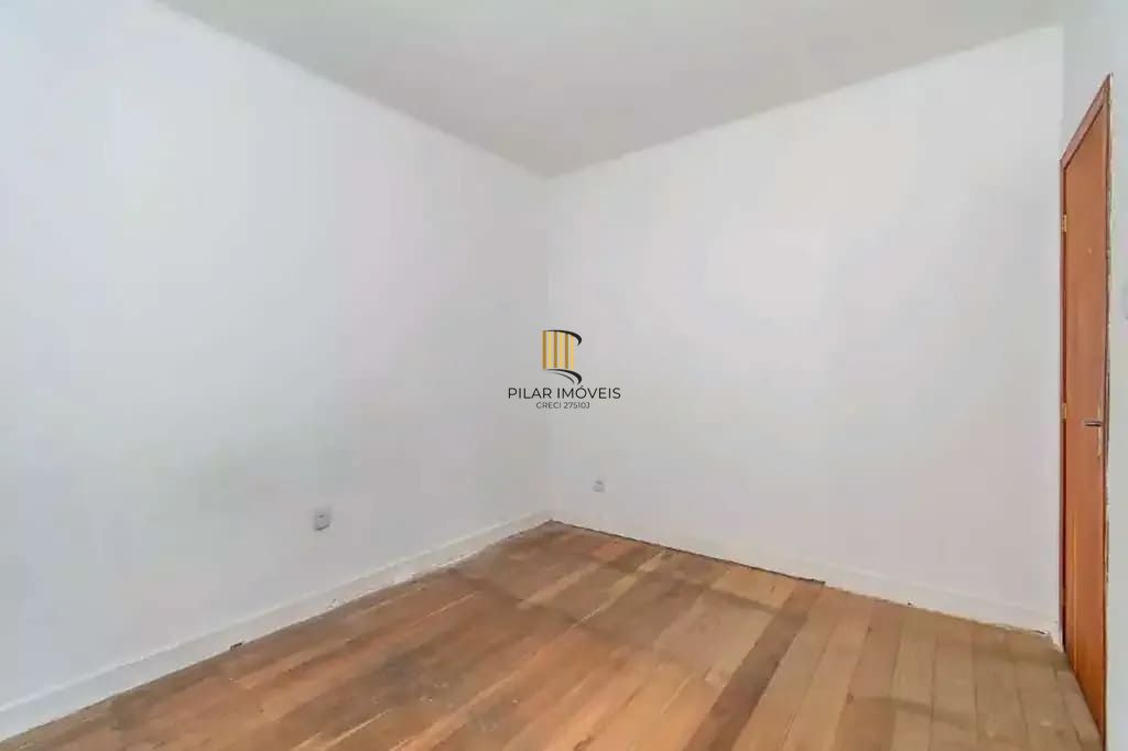 Casa com 2 quartos à venda na Medianeira, Porto Alegre.