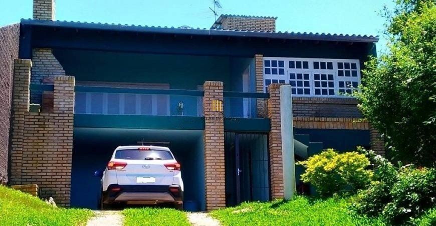 Casa de 200m² - 4 dormitórios, 4 vagas no bairro Espírito Santo