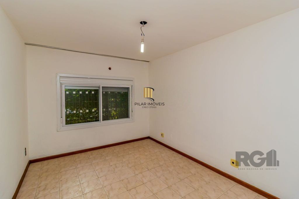 Casa de 4 dormitórios no bairro Espírito Santo
