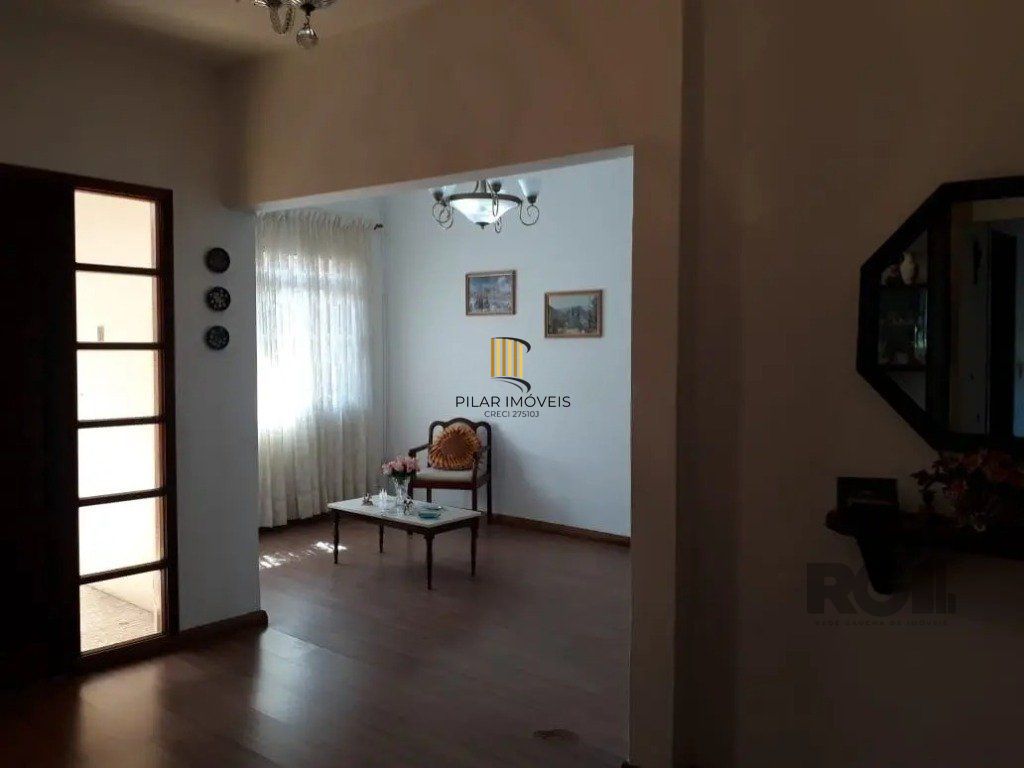 Casa com 5 dormitórios no bairro Passo das Pedras - Porto Alegre