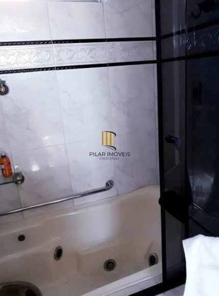 Casa para Venda - 200m², 5 dormitórios, sendo 1 suites, 4 vagas - Glória