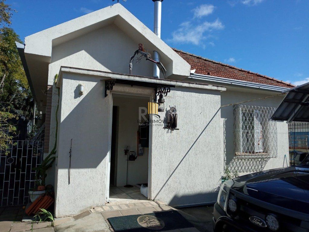 Casa para Venda - 384m², 3 dormitórios, sendo 1 suites, 3 vagas - Teresópolis
