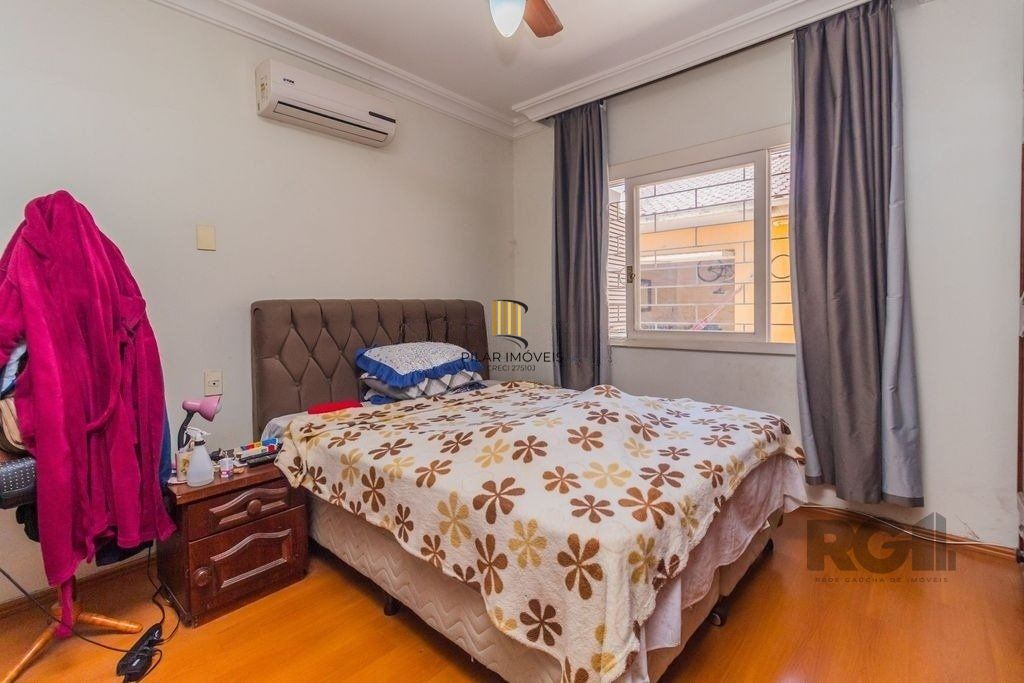 Casa 224m² - 3 dormitórios, 4 vagas no bairro Parque Santa Fé
