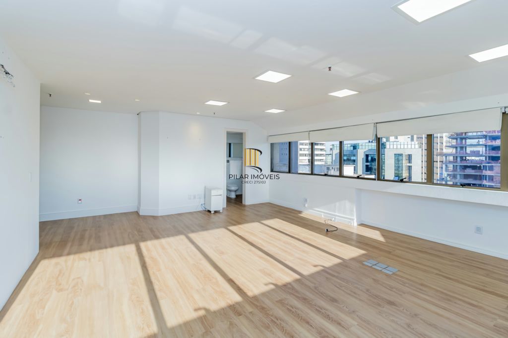 Sala / Conjunto Comercial à venda no Bairro Moinhos de Vento - Porto Alegre