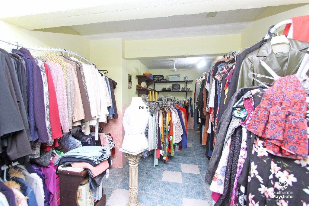 Casa para Venda - 500m², 5 dormitórios, sendo 2 suites, 5 vagas - Menino Deus