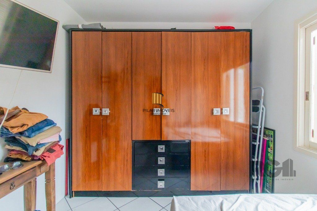 Casa em condoínio com 3 dormitorios, 2 suítes e  duas vagas de garaem no  bairroTeresópolis