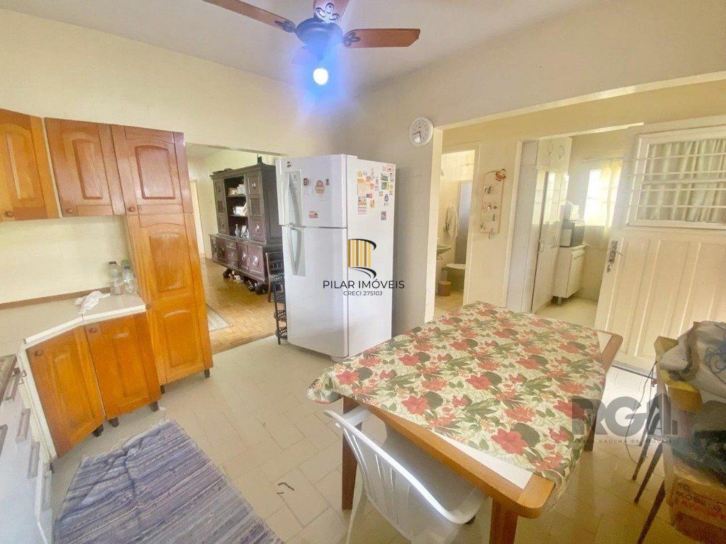 Casa 4 dormitórios no bairro Nonoai