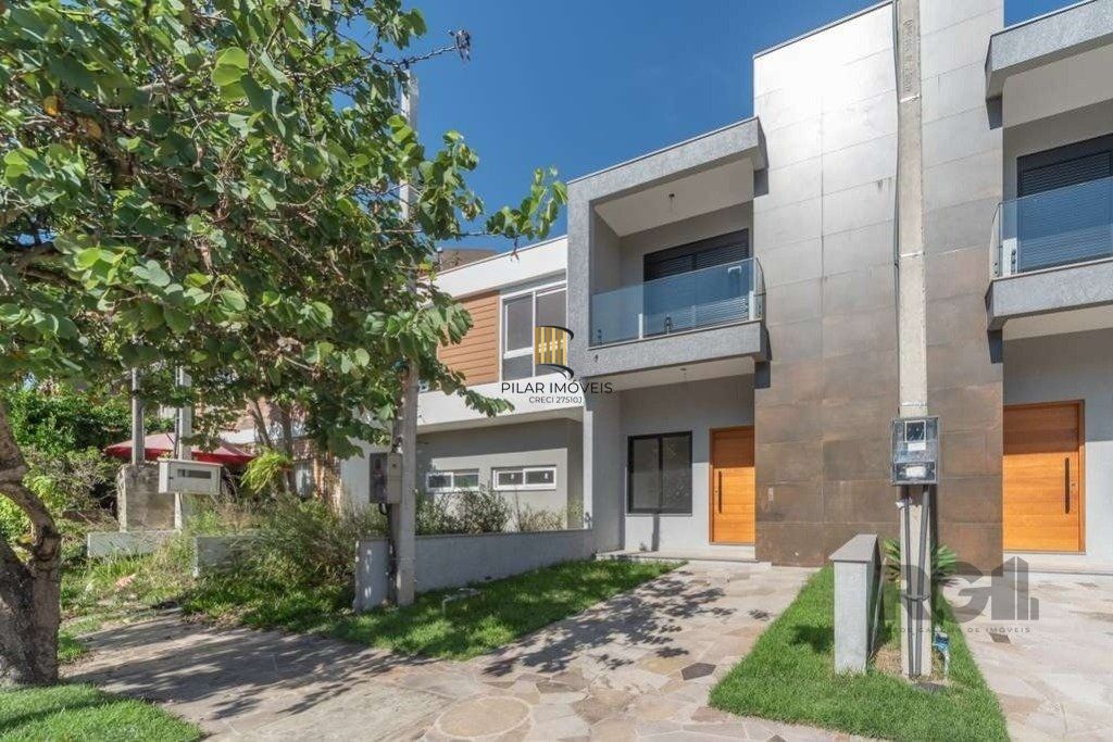 Casa de 3 dormitórios no bairro Hípica
