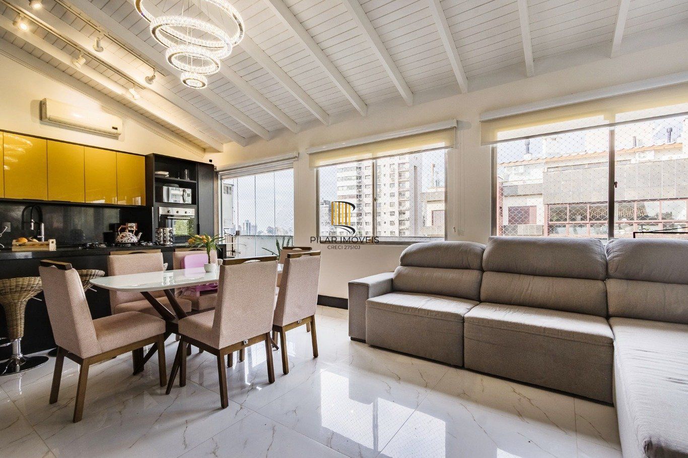 Cobertura de 3 dormitórios à venda em Mont'Serrat, Porto Alegre.