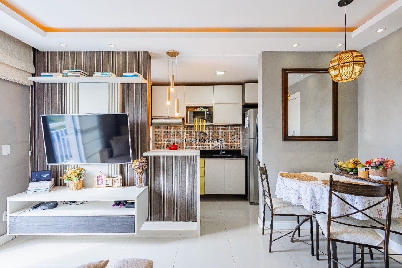Apartamento de 2 dormitórios à venda em São Sebastião, Porto Alegre.