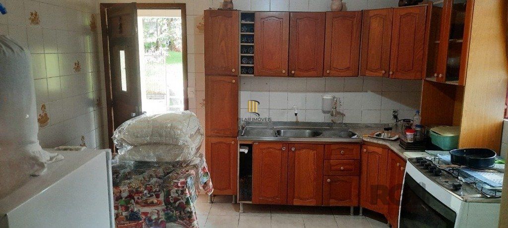Casa de 4 quartos com 243,58m² no Bairro Lomba do Pinheiro