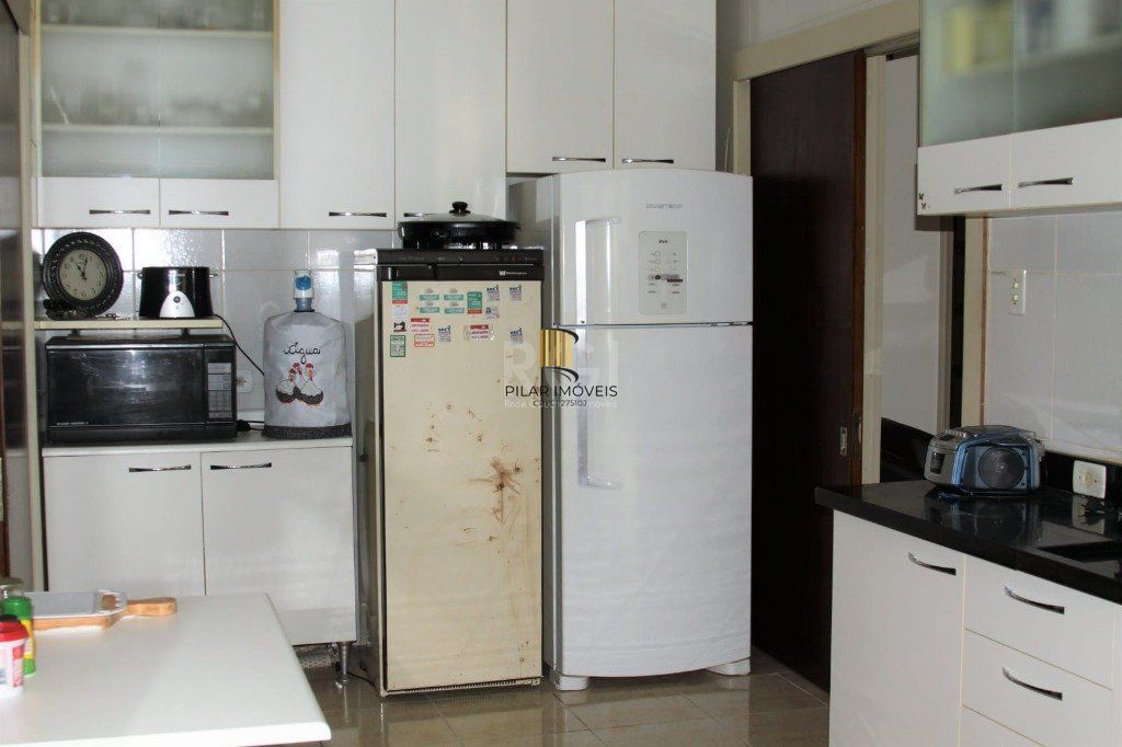 Apartamento com 03 dormitórios, churrasqueira e vaga de garagem no Menino Deus