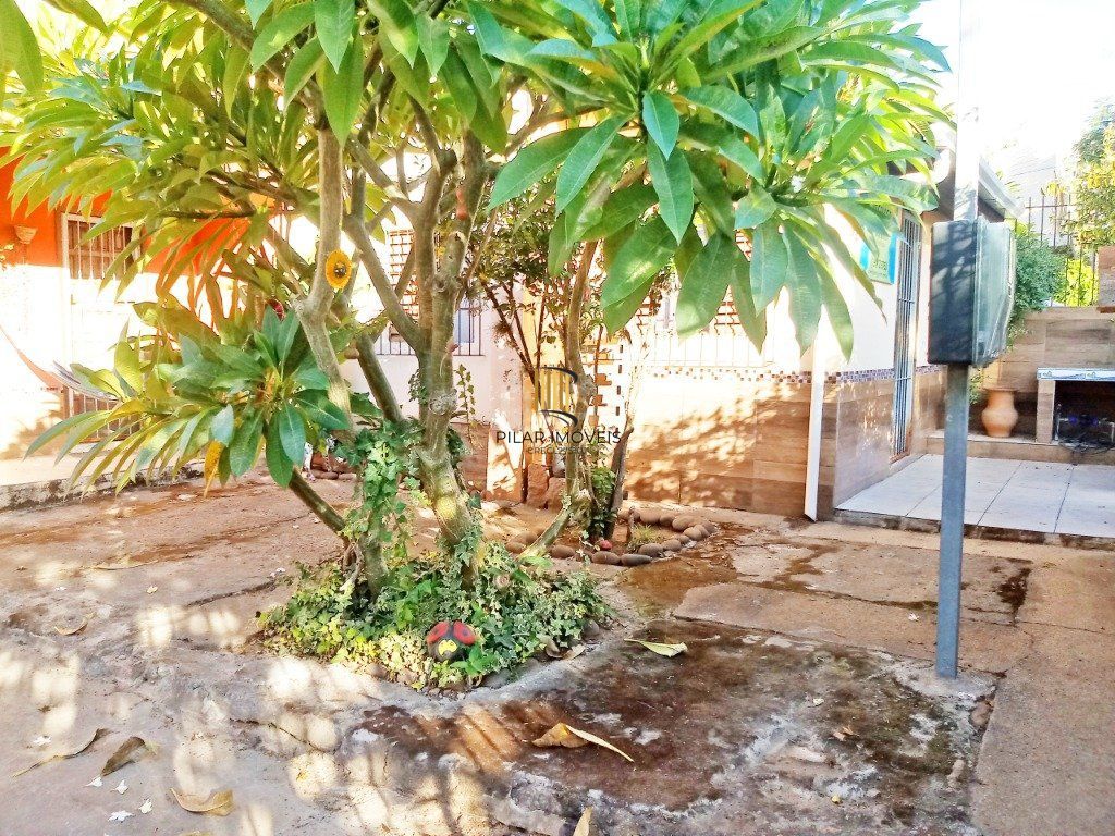 Casa para Venda - 140m², 3 dormitórios, sendo 1 suites, 2 vagas - Morro Santana