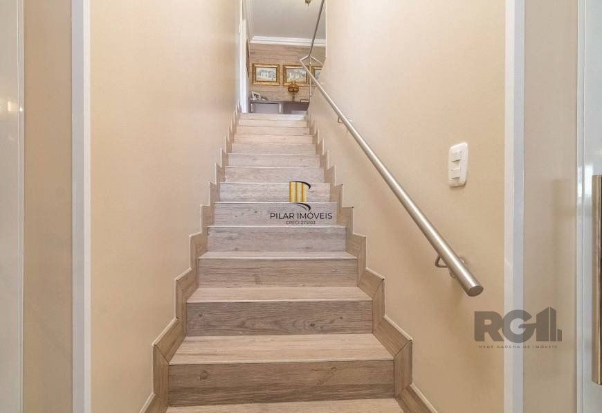 Casa 280m² - 3 dormitórios, 1 suíte, 2 vagas no bairro Jardim Itú