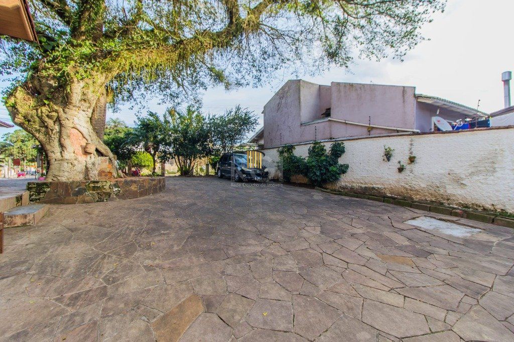 Casa para Venda - 300m², 4 dormitórios, sendo 1 suites, 3 vagas - Santa Isabel