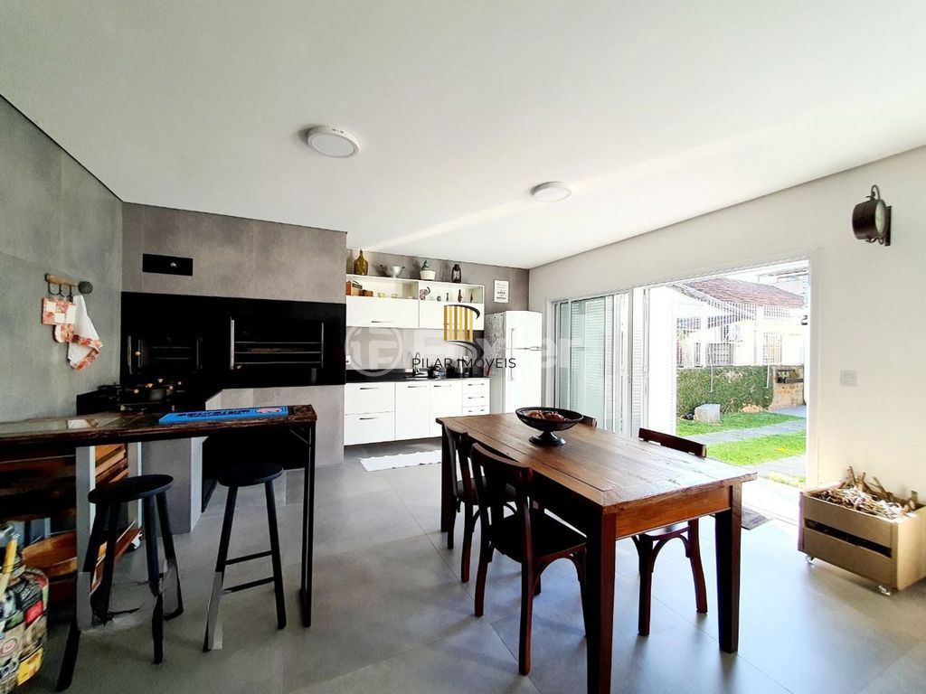 Casa de  3 dormsitorios no Bairro Camaquã - Porto Alegre