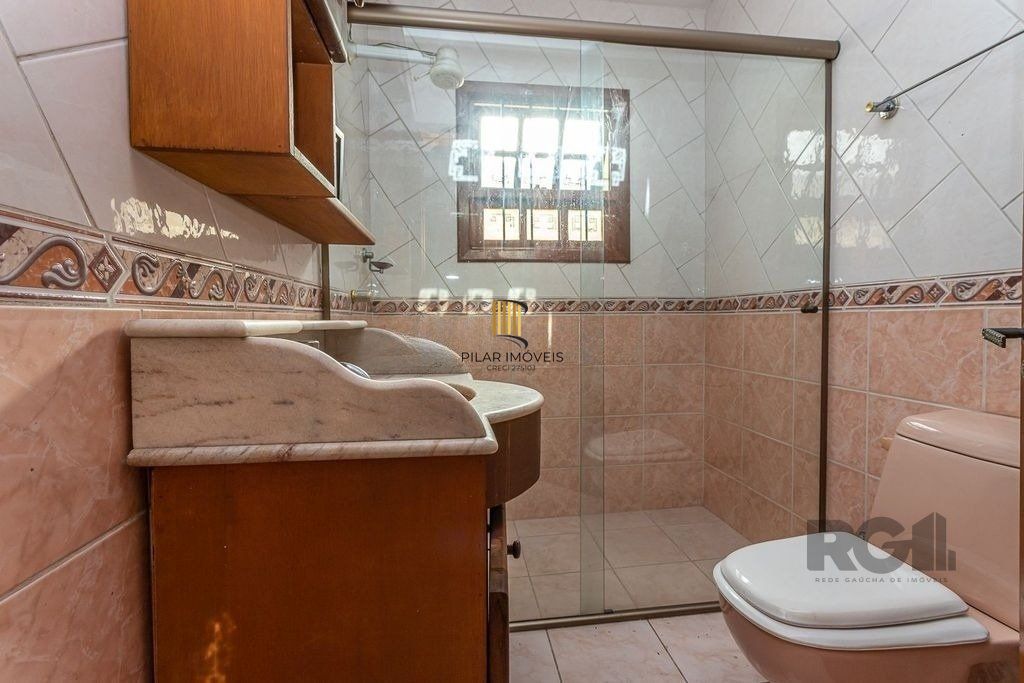Casa 216m² - 4 dormitórios, 5 vagas no bairro Partenon
