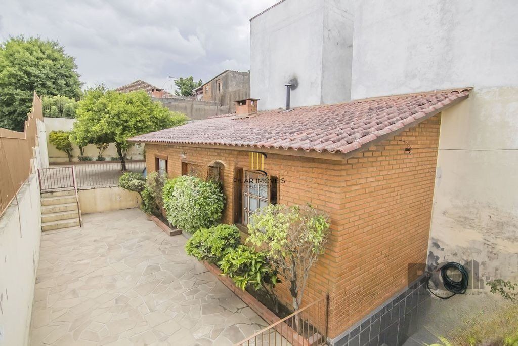 Casa de 2 dormitórios, no bairro Partenon